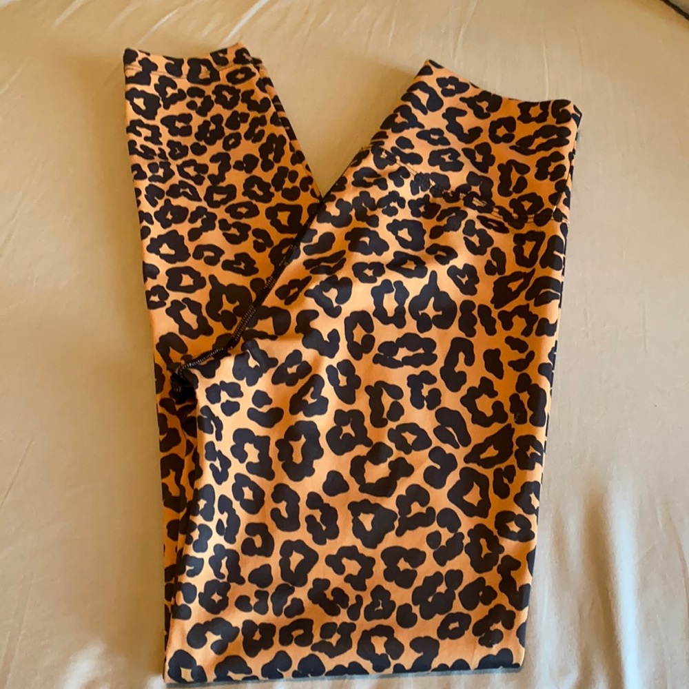 Beach Riot Sport never been worn leopard leggings.
